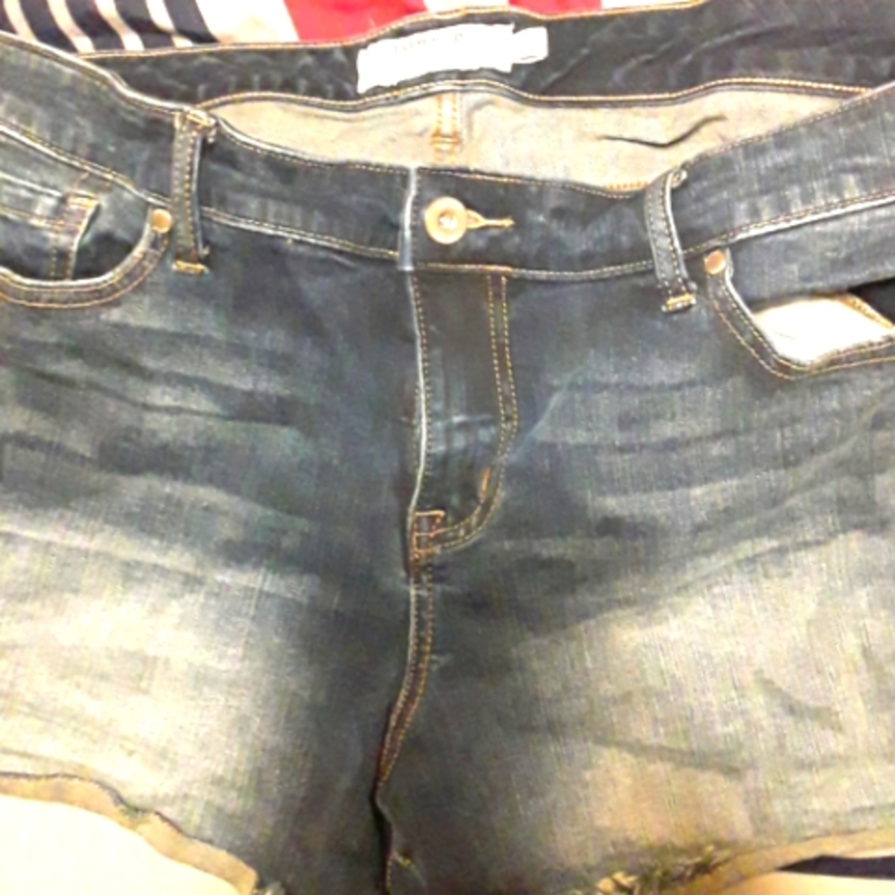 Super cute denim shorts